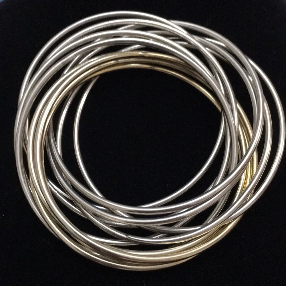 Pređâ
Interlocking banglesâ (c1)â - Picture 2 of 6